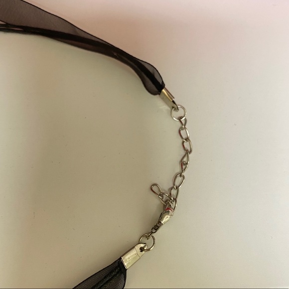 Heart Shaped Illusion Necklace - Picture 3 of 3